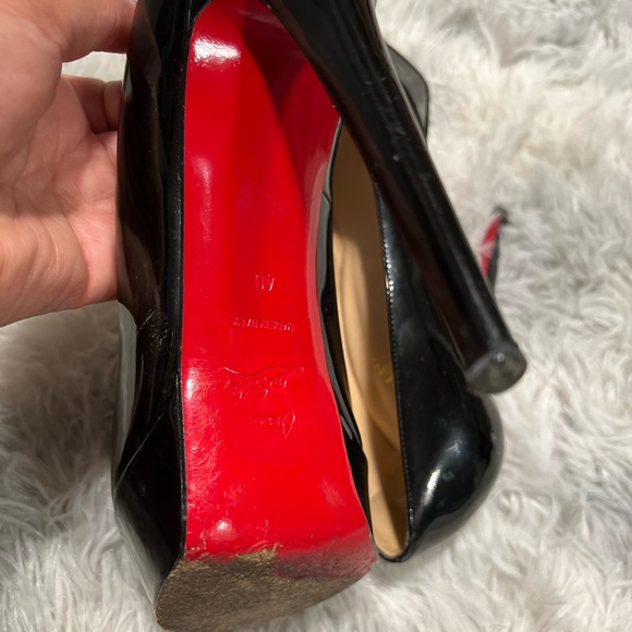 Christian Louboutin Bianca Patent Pump - Picture 13 of 13